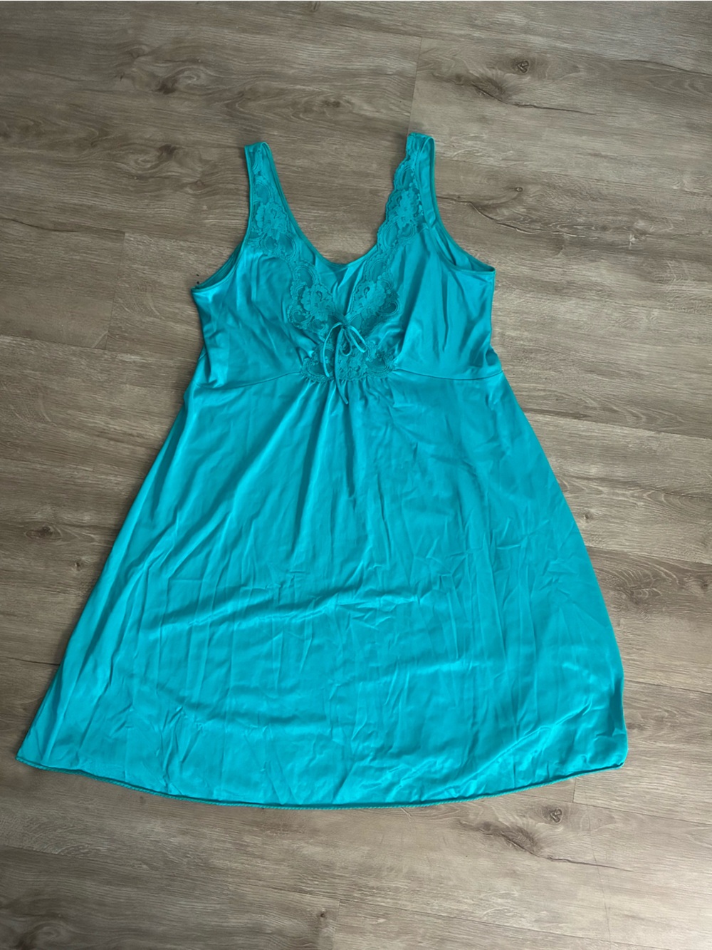 Vintage Women’s Turquoise Lace-Trim Nightgown
